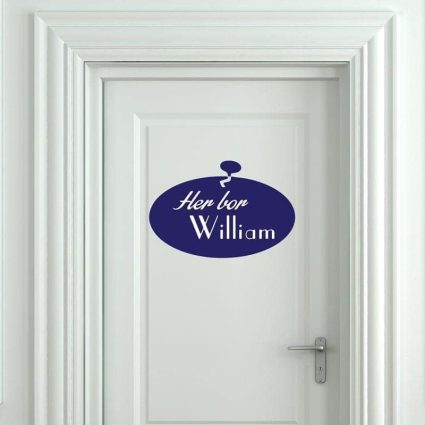 Her Bor "Navn" - Wallsticker